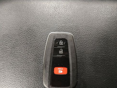Used 2019 Toyota RAV4 XLE FWD image 32