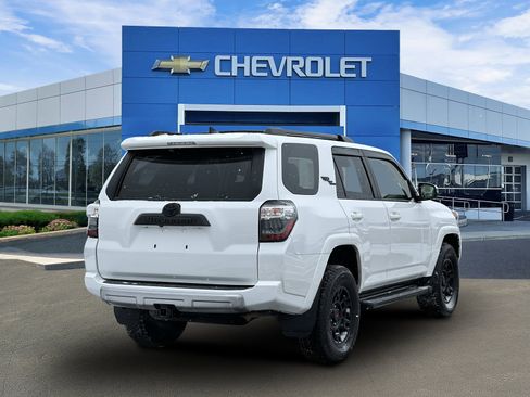 Used 2024 Toyota 4Runner TRD Off-Road Premium image 6