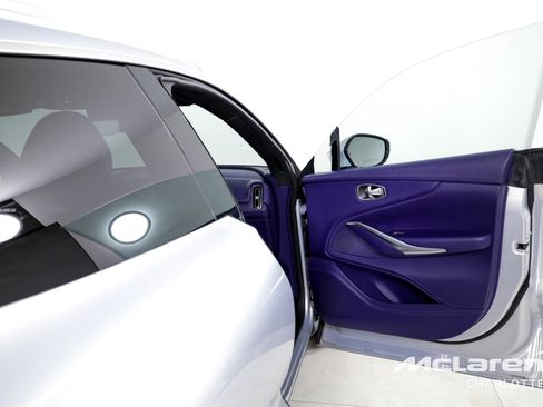 Used 2021 Aston Martin DBX image 27