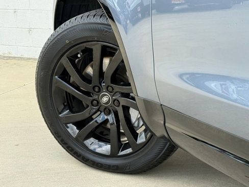 Used 2020 Land Rover Discovery Landmark image 15