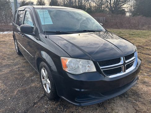 Used 2013 Dodge Grand Caravan SE image 3