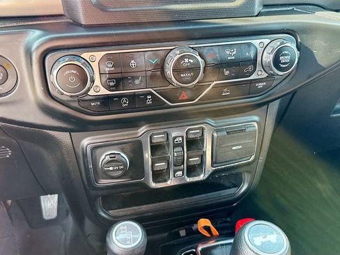 Used 2022 Jeep Wrangler Unlimited Willys image 17