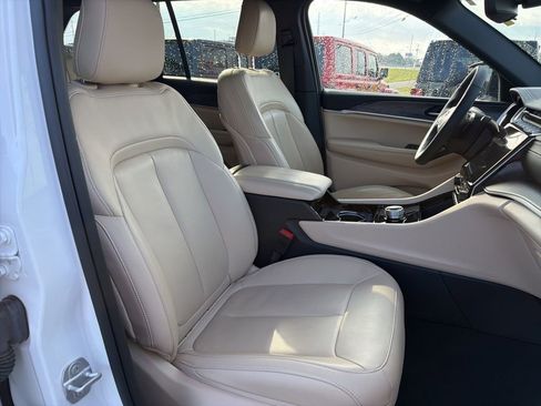 Used 2023 Jeep Grand Cherokee Limited w/ Black Appearance Package image 22