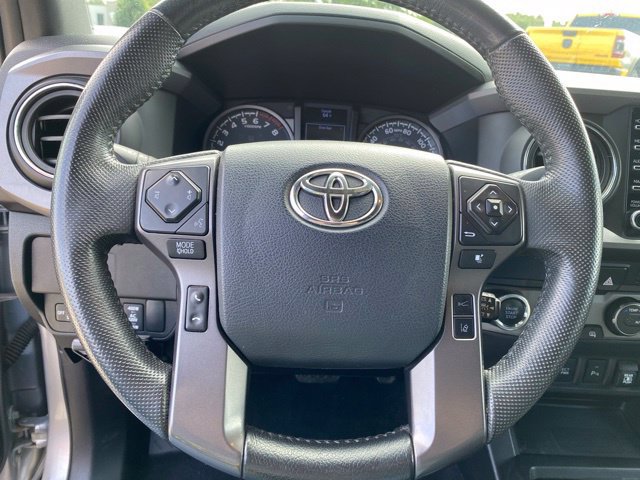 Used 2020 Toyota Tacoma TRD Sport w/ TRD Premium Sport Package AWD/4WD image 18