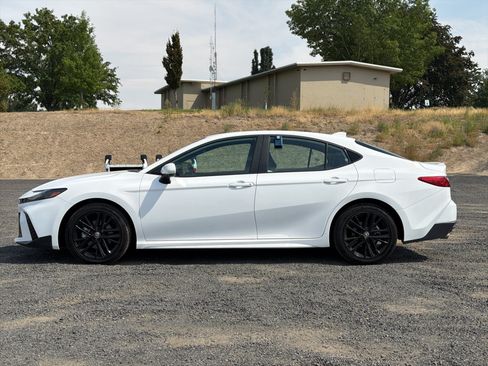 Used 2025 Toyota Camry SE AWD/4WD image 8
