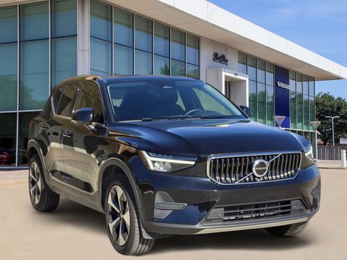 Used 2025 Volvo XC40 B5 Core w/ Protection Package Premier image 2