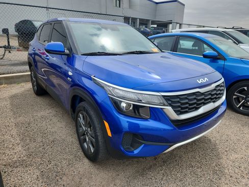 Used 2022 Kia Seltos LX image 3