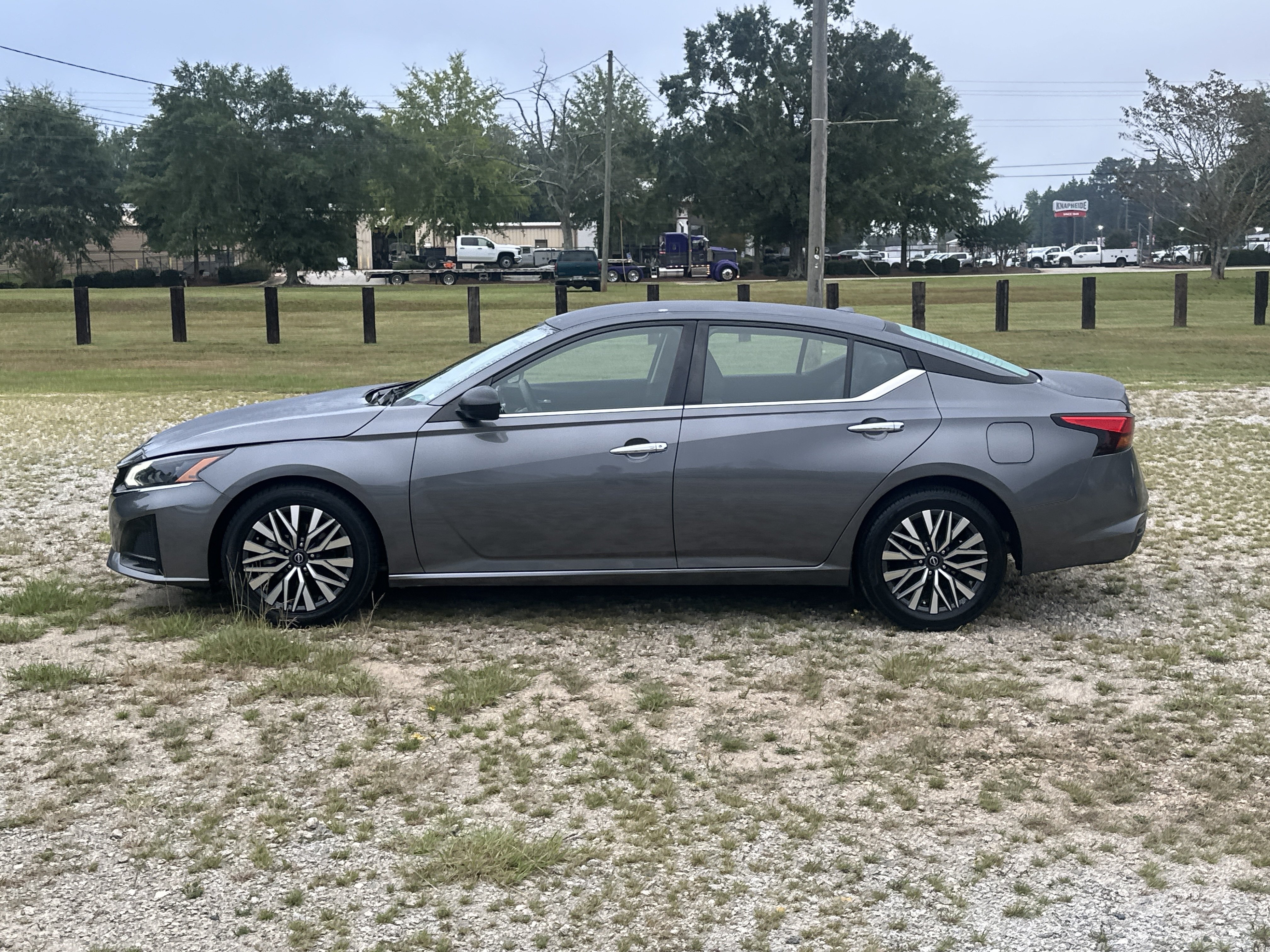Used 2024 Nissan Altima 2.5 SV FWD image 8