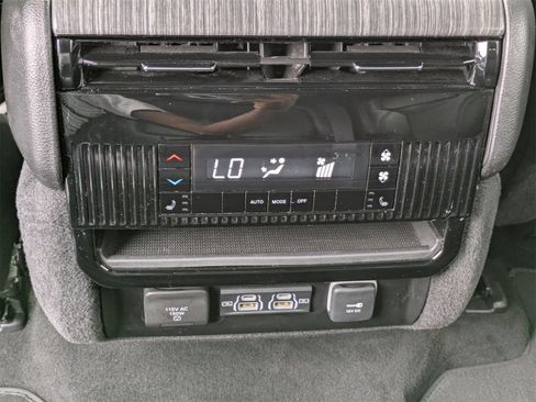 Used 2024 Jeep Wagoneer L Series III w/ Flexible Seating Group image 16