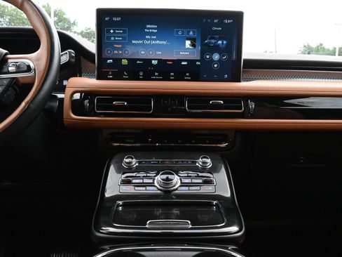 Used 2022 Lincoln Nautilus Black Label w/ Class II Trailer Tow Package AWD/4WD image 13