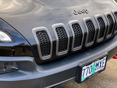 Used 2016 Jeep Cherokee Trailhawk w/ Leather Interior Group image 32