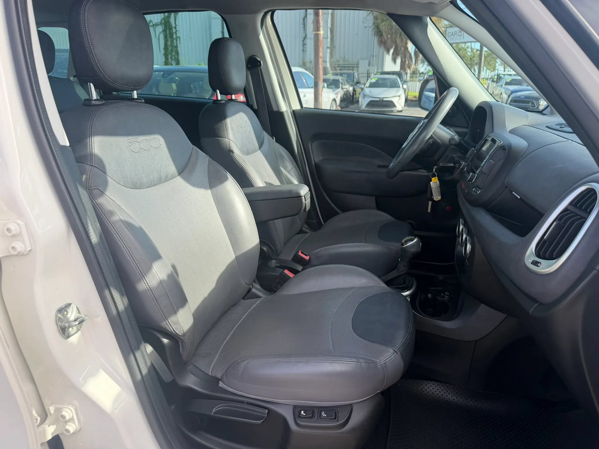 Used 2017 FIAT 500L Lounge FWD image 12