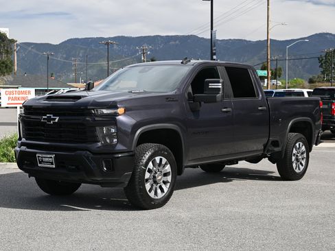 Used 2024 Chevrolet Silverado 2500 Custom w/ Custom Convenience Package image 8