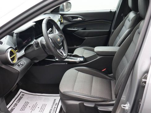 Used 2025 Chevrolet Trax LT w/ Driver Confidence Package FWD image 6
