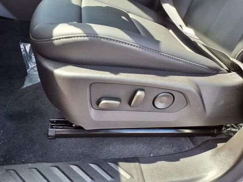 New 2025 GMC Canyon Elevation w/ Convenience Package image 13