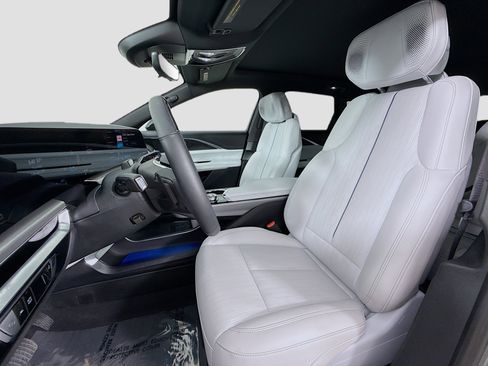 Used 2025 Cadillac Lyriq Sport image 22