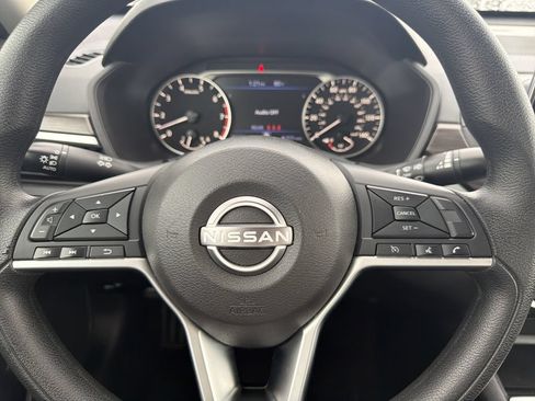 Used 2025 Nissan Altima 2.5 SV FWD image 30