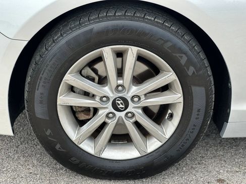 Used 2015 Hyundai Sonata SE w/ Option Group 09 FWD image 25