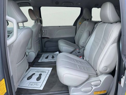 Used 2013 Toyota Sienna XLE FWD image 13