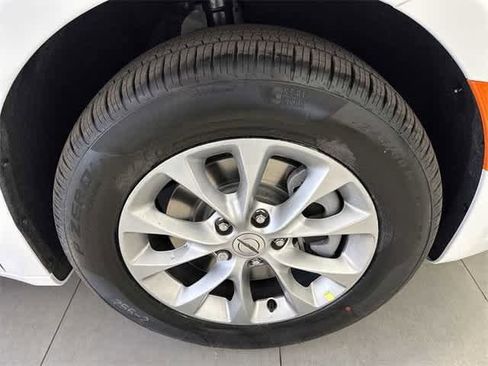 New 2025 Chrysler Pacifica Select w/ Uconnect Theater Family Group image 16