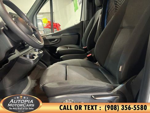Used 2022 Mercedes-Benz Sprinter 3500 image 9