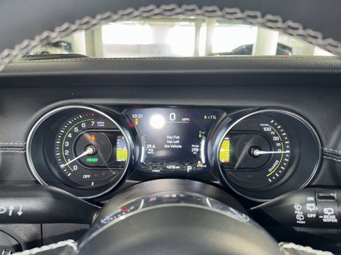 Used 2023 Jeep Wrangler Sahara image 24