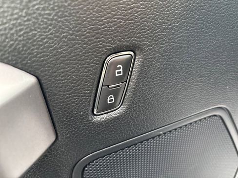 Used 2019 Ford F150 XLT w/ Equipment Group 302A Luxury AWD/4WD image 15