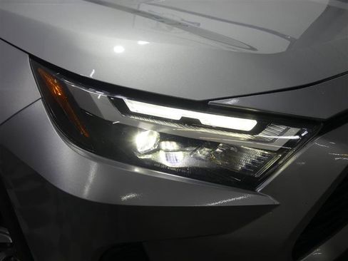 Used 2022 Toyota RAV4 XLE w/ Convenience Package AWD/4WD image 15