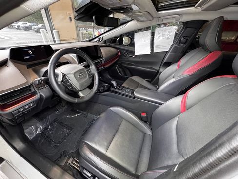 Used 2024 Toyota Prius Prime Premium FWD image 18