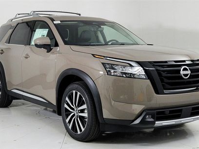 Used 2024 Nissan Pathfinder Platinum w/ Lighting Package (N92)