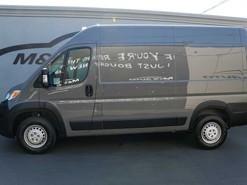 Used 2026 RAM ProMaster 2500 w/ Storage Group FWD image 2