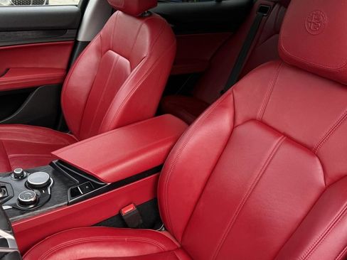 Used 2019 Alfa Romeo Stelvio AWD image 30