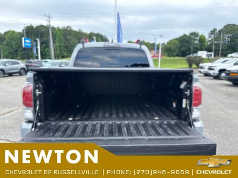 Used 2021 Toyota Tacoma TRD Sport AWD/4WD image 10