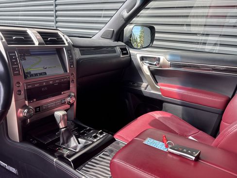 Used 2020 Lexus GX 460 Luxury w/ Luxury Sport Package AWD/4WD image 23