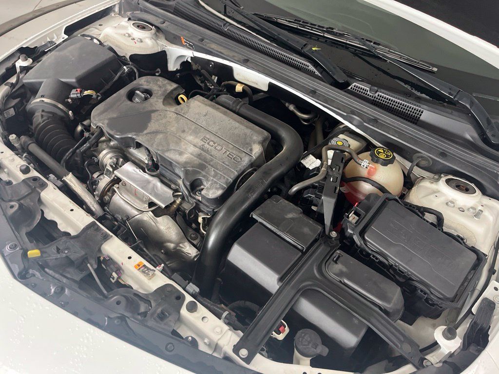 Used 2018 Chevrolet Malibu LT FWD image 11