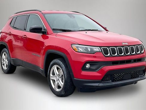 Used 2024 Jeep Compass Latitude AWD/4WD image 1