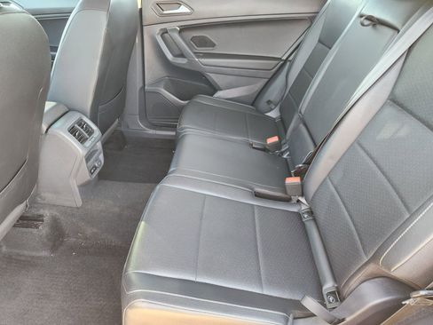 Used 2020 Volkswagen Tiguan SE w/ Panoramic Sunroof Package image 35