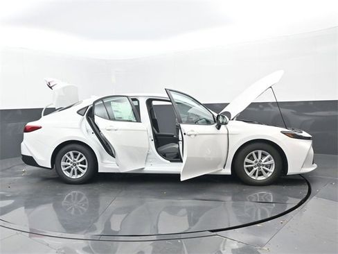 New 2026 Toyota Camry LE image 30