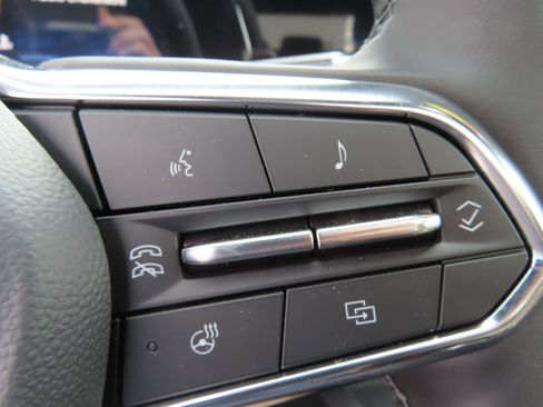 New 2025 Chevrolet Equinox ACTIV w/ Safety and Technology Package image 17