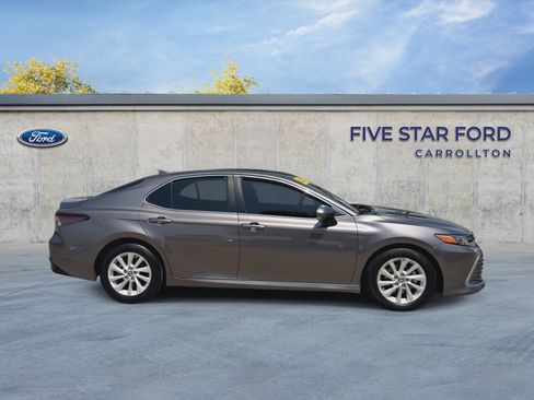 Used 2022 Toyota Camry LE w/ Convenience Package FWD image 9