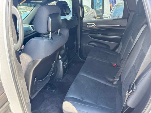 Used 2016 Jeep Grand Cherokee Laredo w/ Quick Order Package 23E AWD/4WD image 9