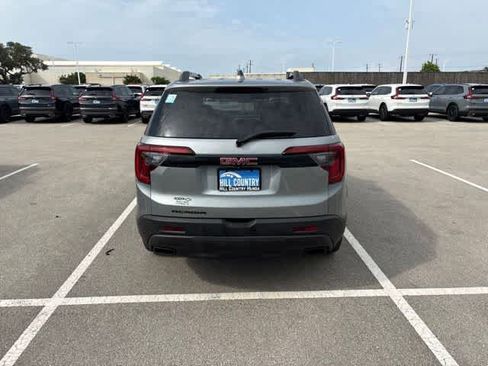 Used 2023 GMC Acadia SLT w/ Elevation Edition FWD image 4