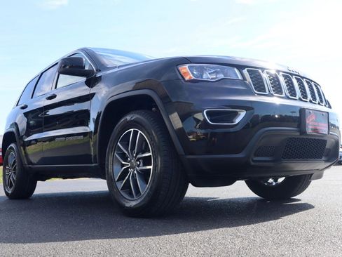 Used 2019 Jeep Grand Cherokee Laredo w/ 18" Wheel & 8.4" Radio Group image 17