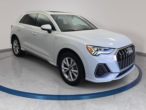 Used 2023 Audi Q3 2.0T Premium w/ Convenience Package image 3