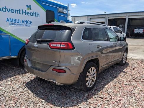 Used 2017 Jeep Cherokee Overland w/ Technology Group FWD image 4