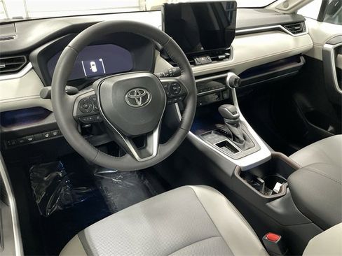 Used 2025 Toyota RAV4 Limited image 18