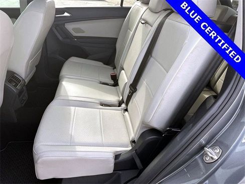 Used 2018 Volkswagen Tiguan SE w/ Panoramic Sunroof Package image 7