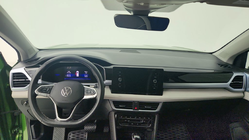 Used 2025 Volkswagen Taos SE FWD image 21