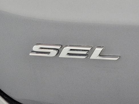 Used 2022 Ford Edge SEL w/ Sport Appearance Package AWD/4WD image 10