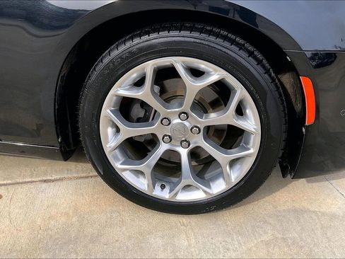 Used 2019 Chrysler 300 C w/ Safetytec Plus Group image 8